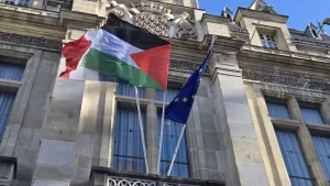Defiant French town halls fly Palestinian flags despite government ban