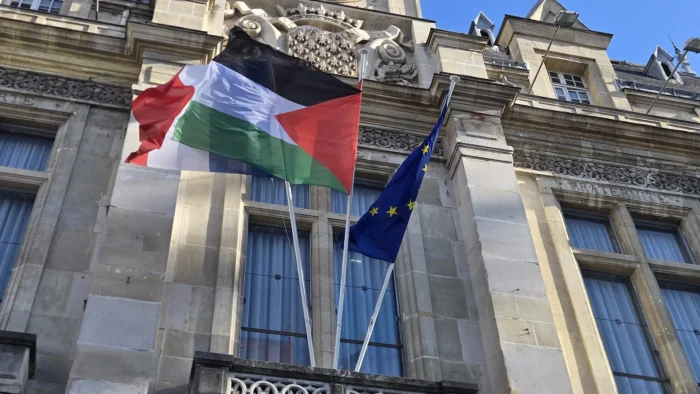 Defiant French town halls fly Palestinian flags despite government ban