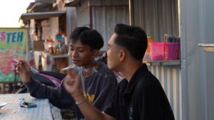 In Indonesia, addiction to smoking starts in childhood
