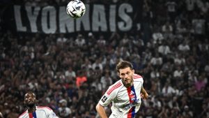 Lyon snatch last-gasp home victory over 10-man Marseille