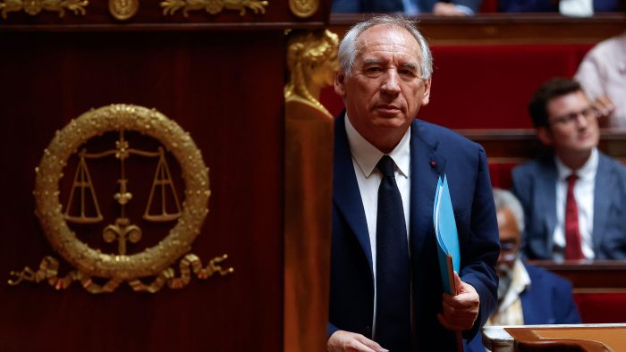Prime minister , France,budget deficit ,political crisis