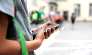 The Irish town that banished smartphones for young children
