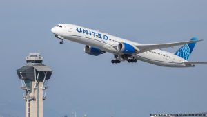 US airports to reduce traffic due to government shutdown