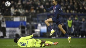Barcola scores as PSG go back on top of Ligue 1