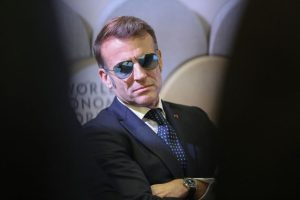 France set to fast track under-15s social media ban