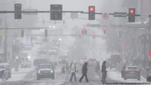 US winter storm: 13,000 flights canceled as temperatures dip