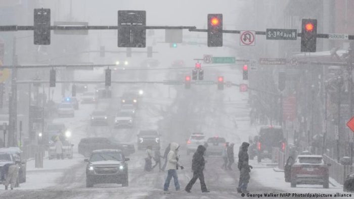 US winter storm: 13,000 flights canceled as temperatures dip