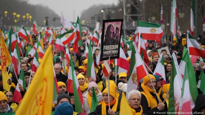 Solidarity protests for Iran draw thousands in Berlin