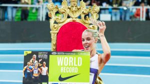 Hodgkinson smashes women’s indoor 800m world record in Liévin