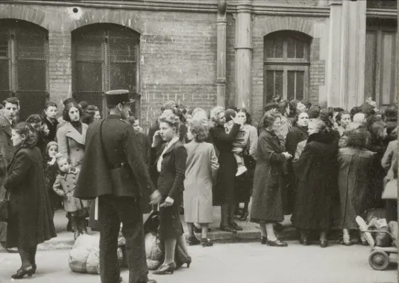 Holocaust remembrance: Newly discovered photos illustrate previously-unknown roundup of French Jews