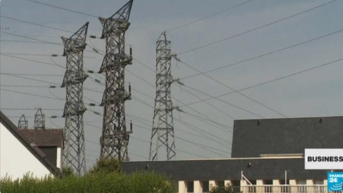 Power outages and melting roads: Heatwave strains French infrastructure