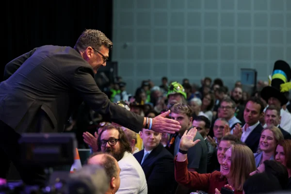 UK: Manchester Mayor Andy Burnham wins parliament seat