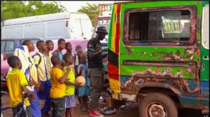 Mali artist turns buses into climate warnings on wheels