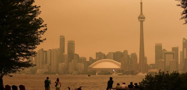 Canadian wildfire sends hazardous smoke spewing into US