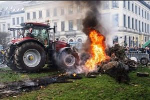 Farmers’ anger: fake news and tractors