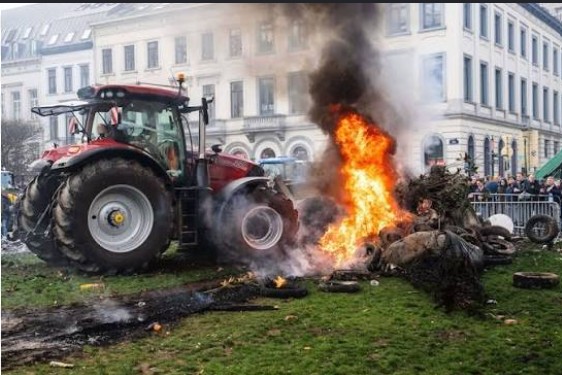 Farmers’ anger: fake news and tractors