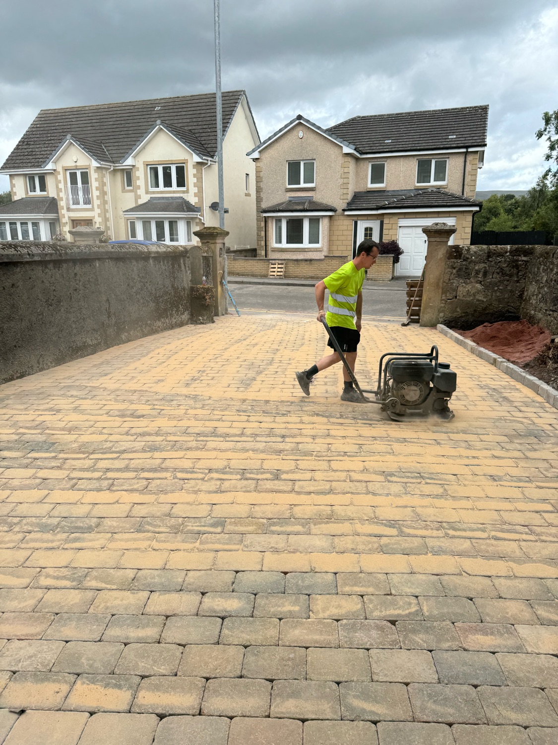 ADVANCED DRIVEWAYS LTD work photo 2