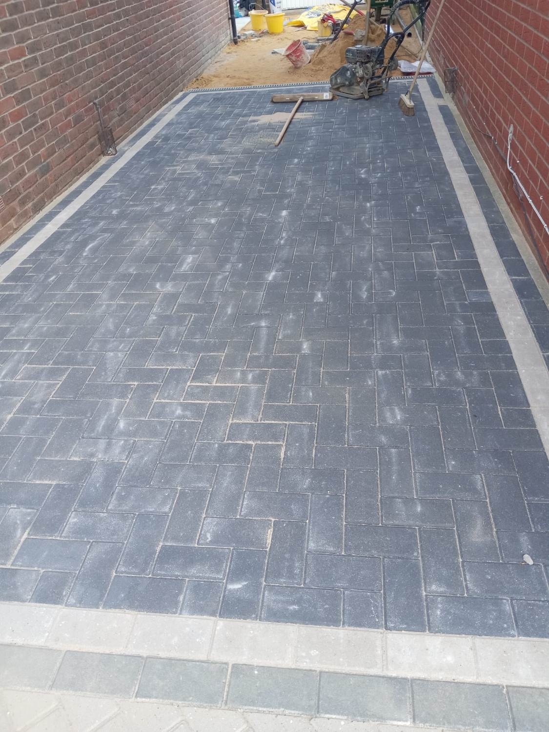 ALEX AND SONS LANDSCAPING, BUILDING AND GARDENING SERVICES work photo 2