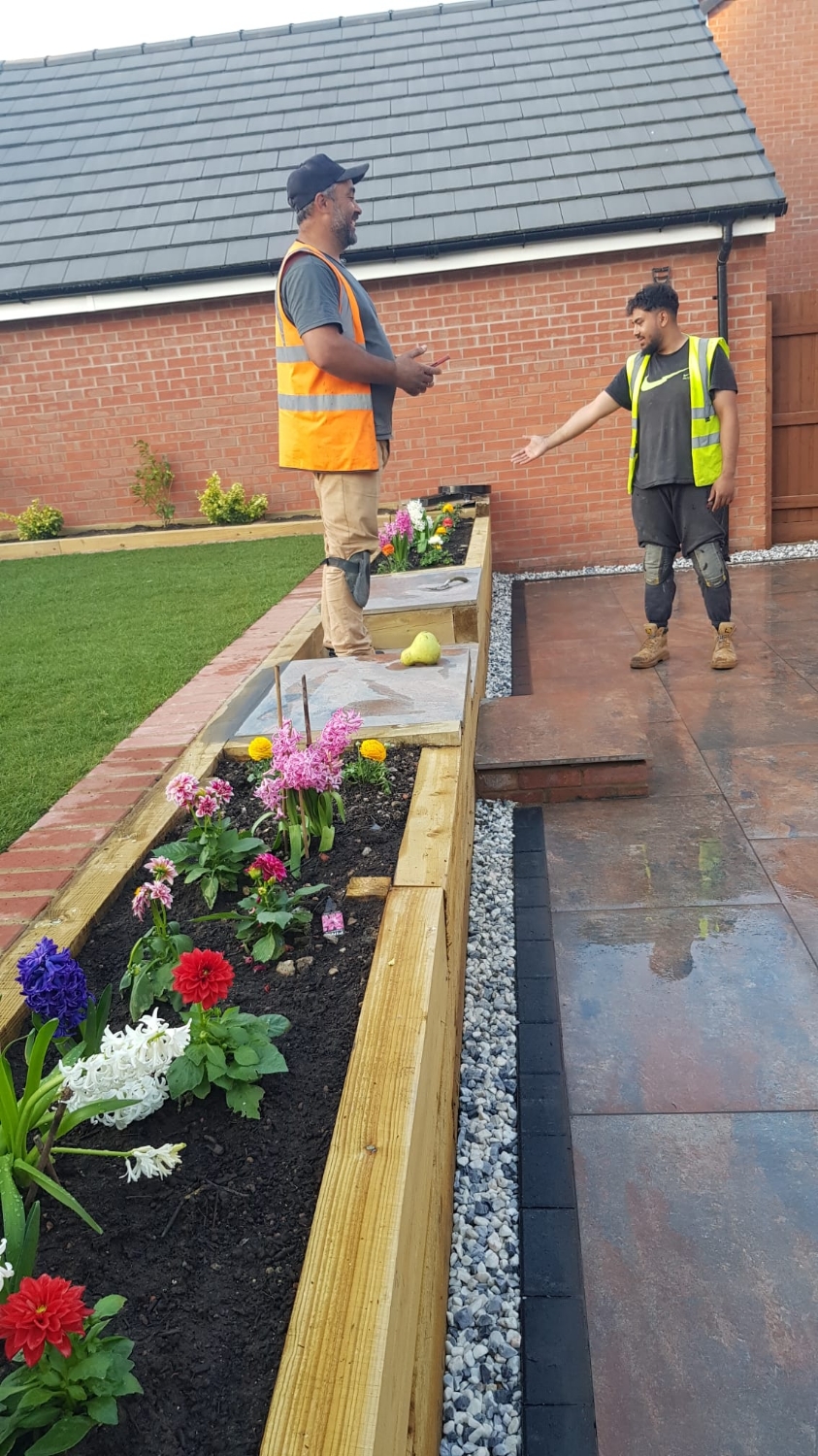 YANIS ARICIU GARDENING LTD work photo 1