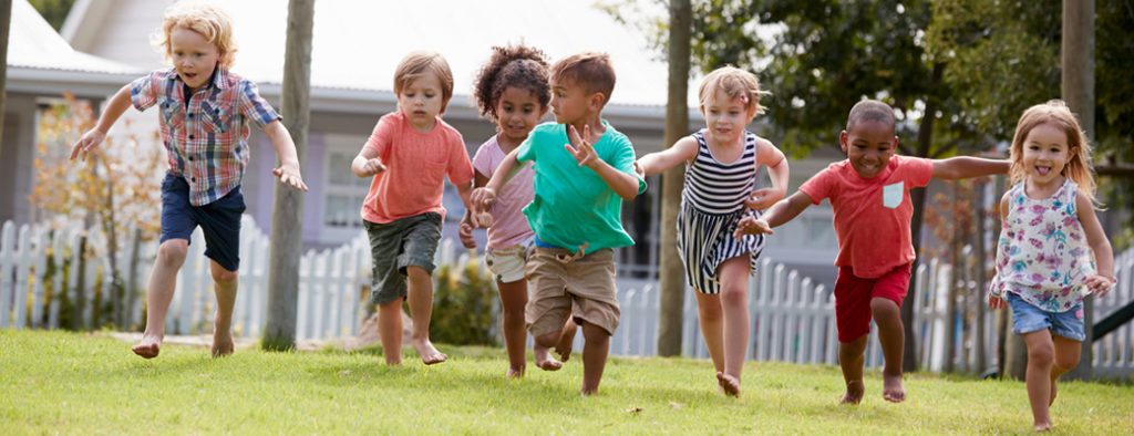 Kinder rennen