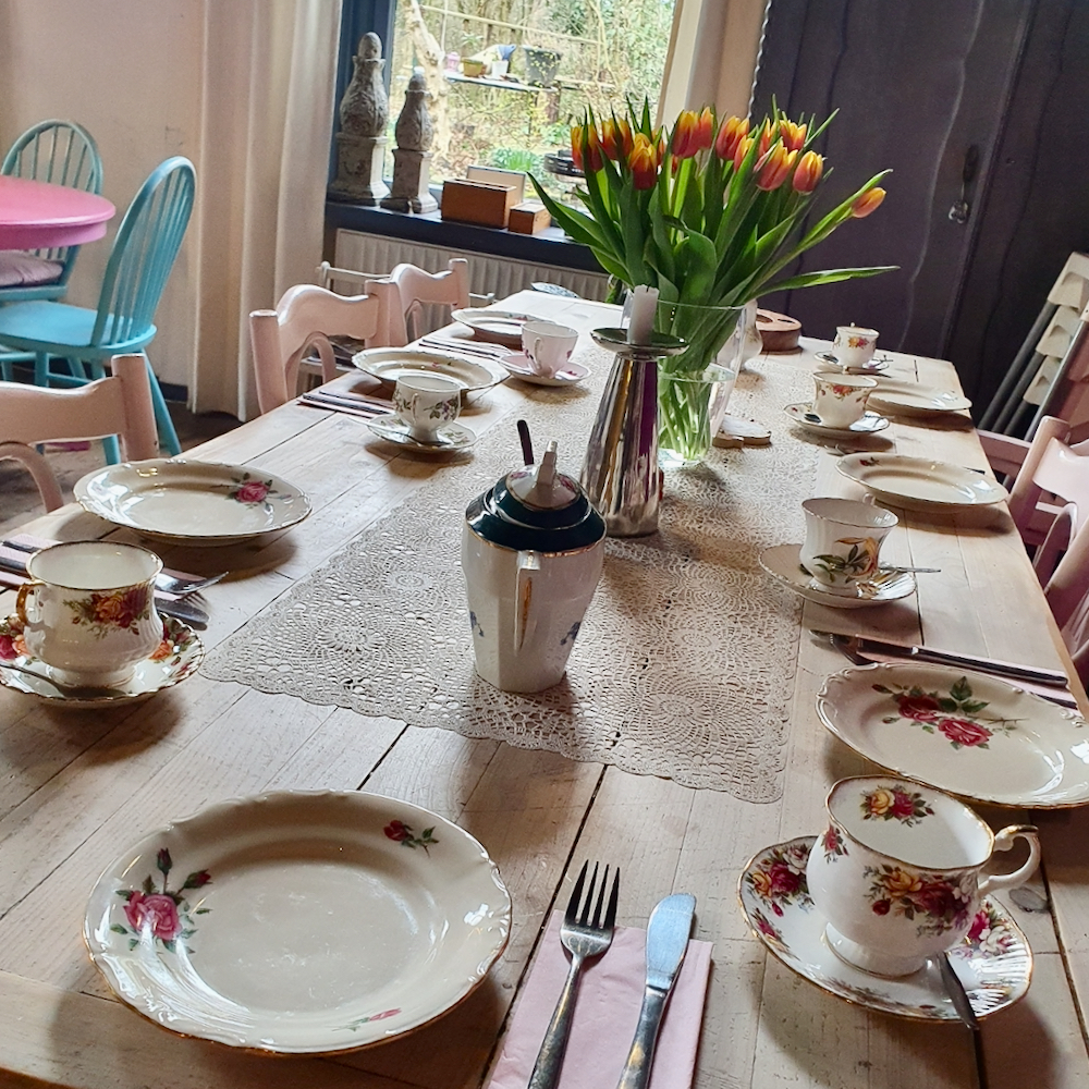 Gedekte tafel bij Theehuis