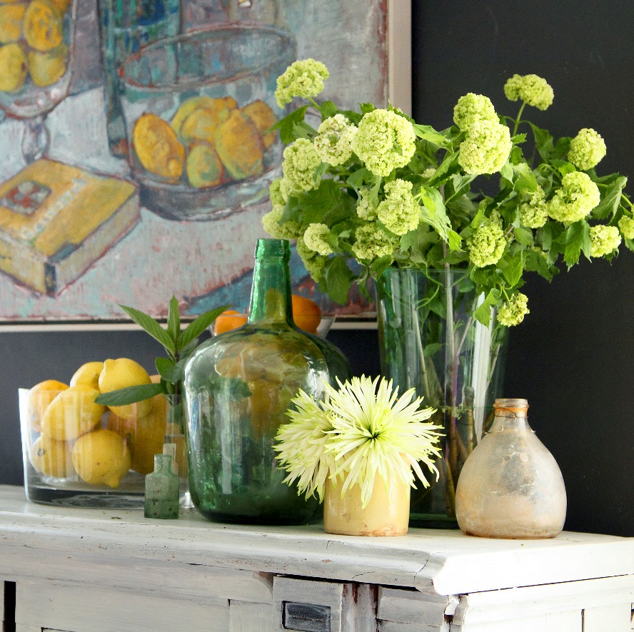 Kloetings Tuincafe met brocante kast en accessoires