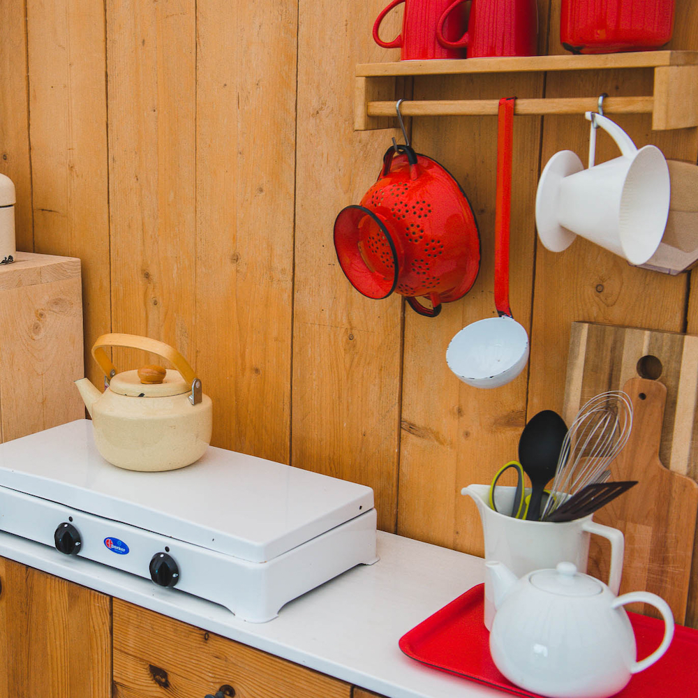 De accommodaties hebben allemaal een eigen keukentje.