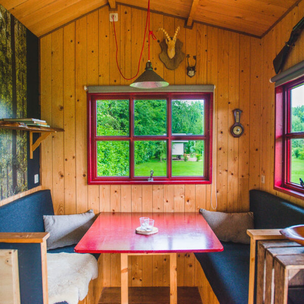 Hip en stoer interieur van de jachthut