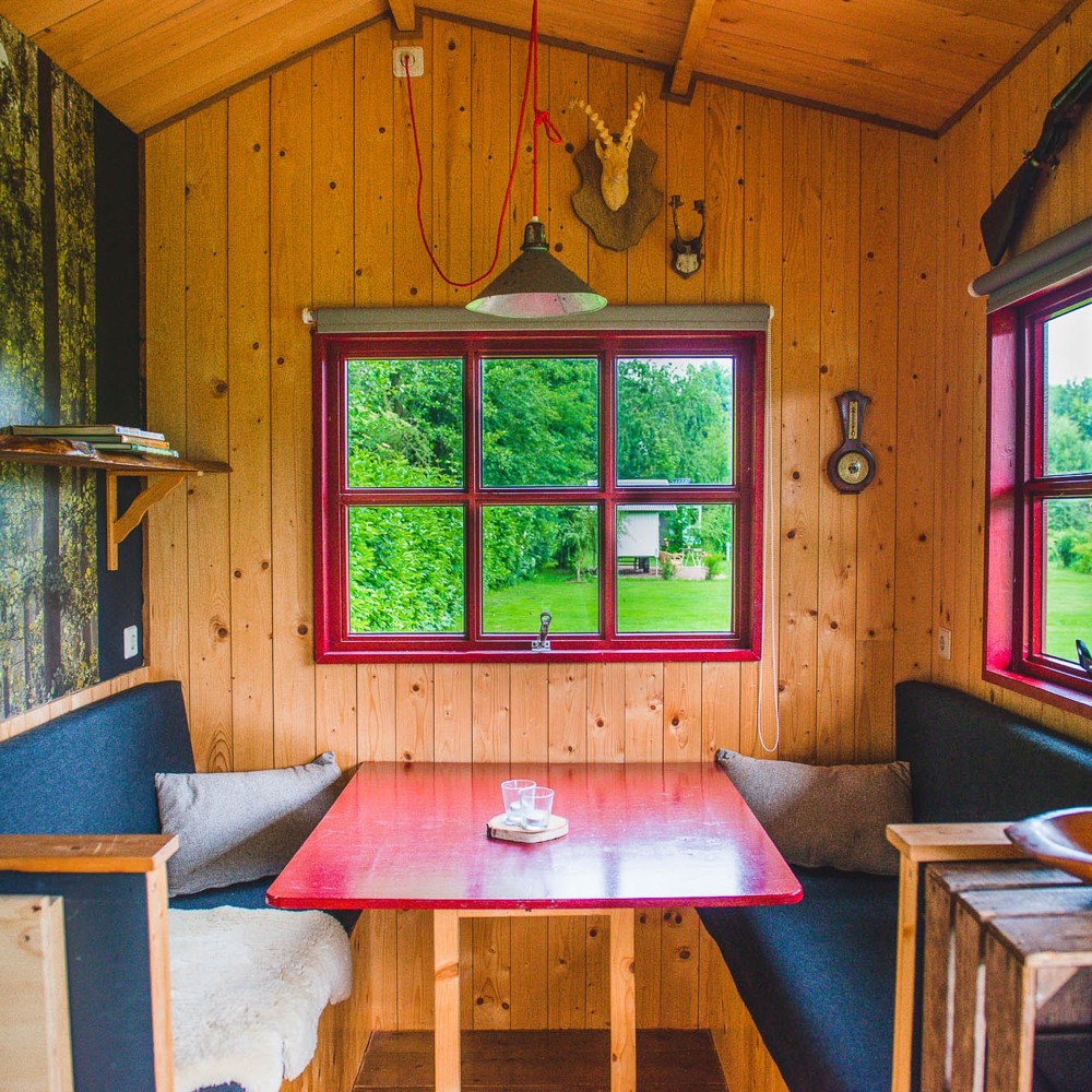 Hip en stoer interieur van de jachthut