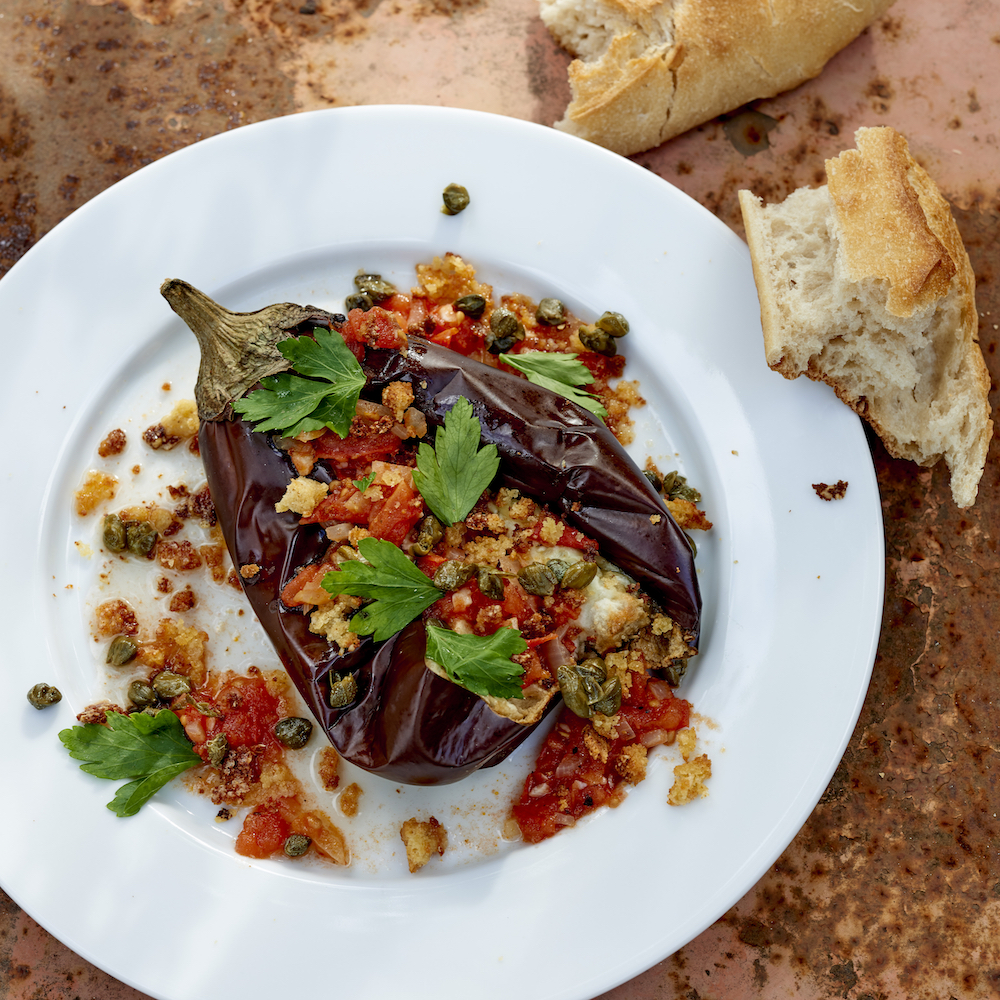 Vegetarische maaltijd met stokbrood