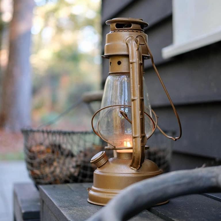 Olielampje buiten op het bankje van je vakantiehuis