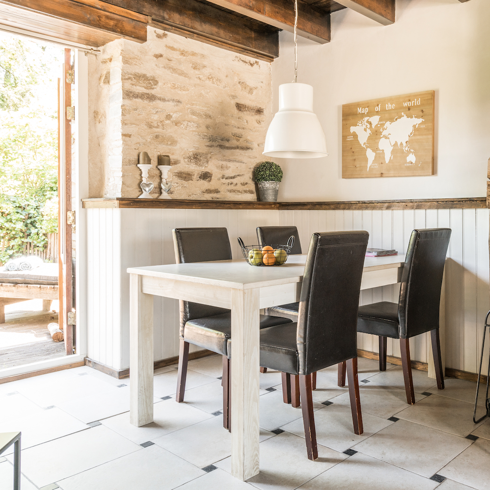 Eethoek in een van de vakantiehuizen van La Bastide