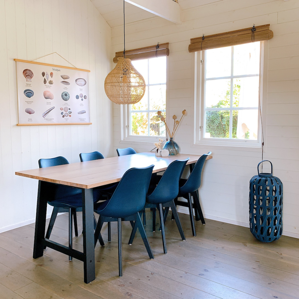 Het Huisje van Hout, achter de duinen bij Noordwijk. Door het lichte interieur heeft het huisje een Scandinavische uitstraling.