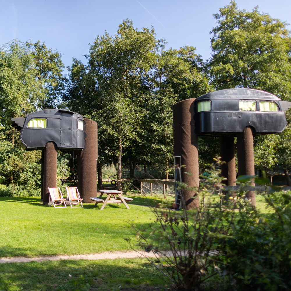 Slapen in een struisvogel: Klauter maar naar boven in deze Vreemde Vogel