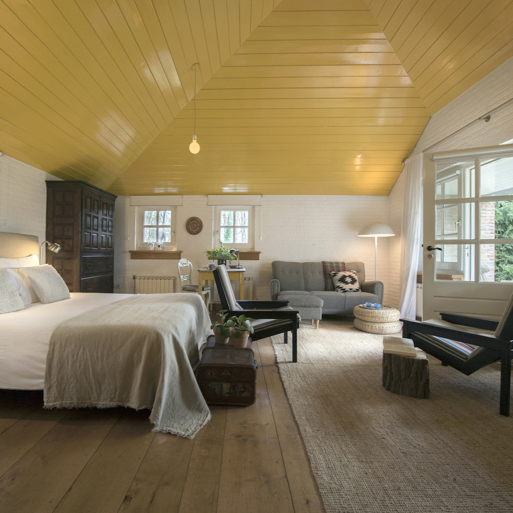 Buitenhuisje met tweepersoons bed en zithoek