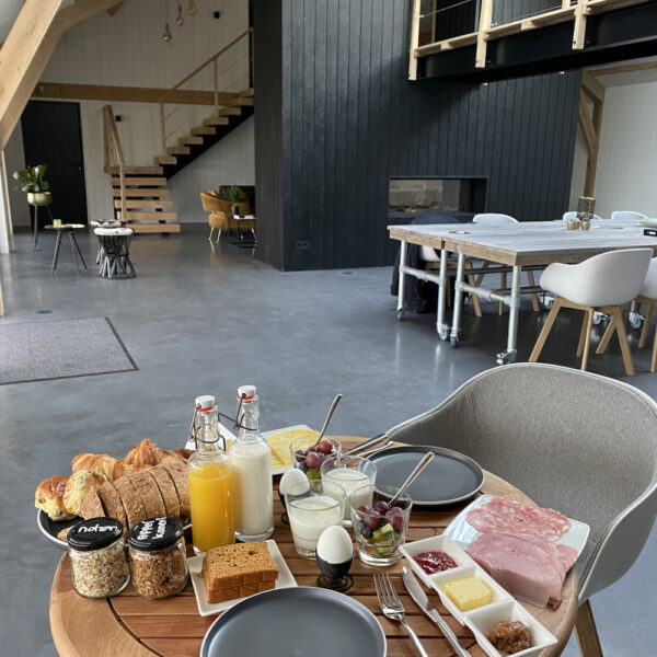 Ontbijten in de ruime loft tijdens je weekendje weg