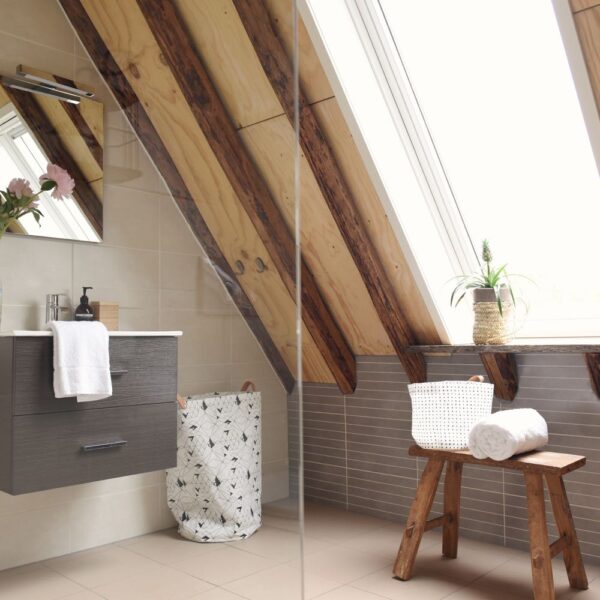 Badkamer met inloopdouche in het vakantiehuis in Callantsoog