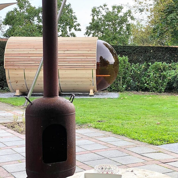 Sauna en houtkachel in de tuin van het vakantiehuis
