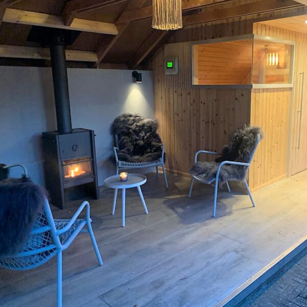 Sauna bij het vakantiehuis met buitenhaard