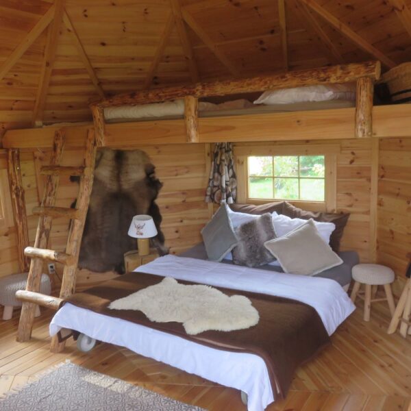 Romantisch overnachten in een Finse Kota