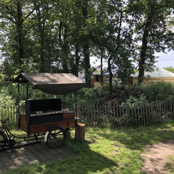 Keuken karretje op de camping