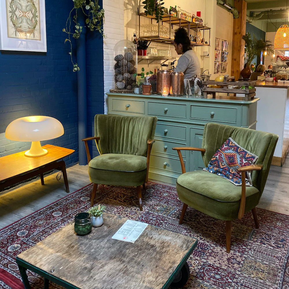 Vintage interieur bij het First Eet Cafe in Arnhem