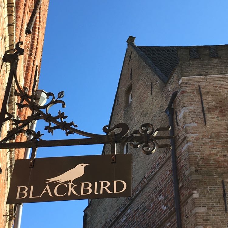 Uithangbord van Blackbird in Brugge