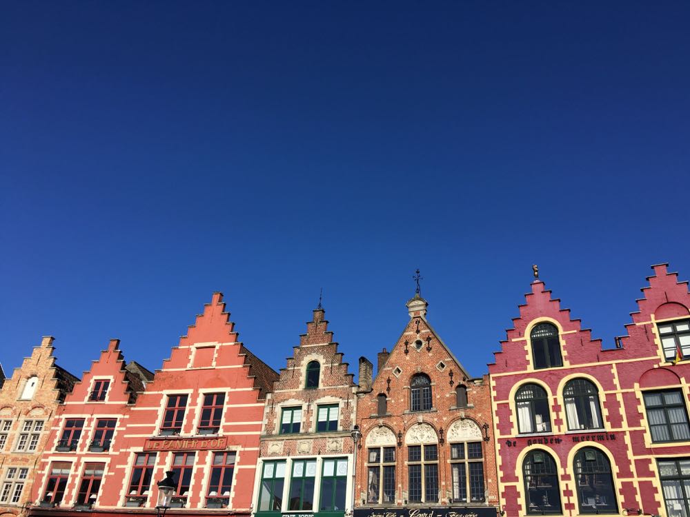 Gevels op het centrale plein in Brugge