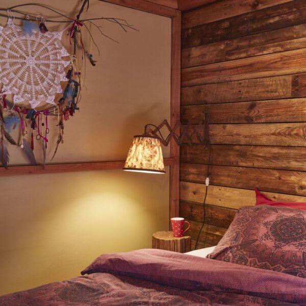 Slaapkamer in een van de cabins in de Ardennen