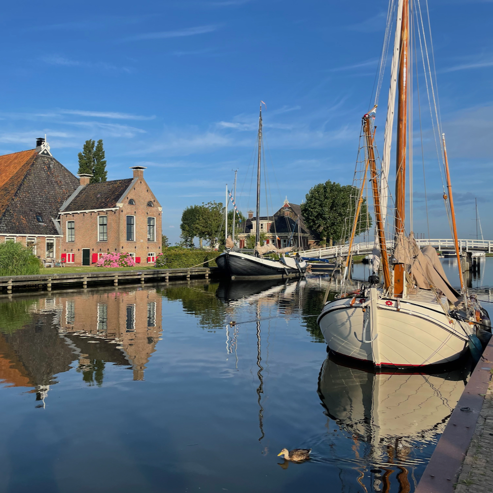Boerderij met appartementen aan de waterkant
