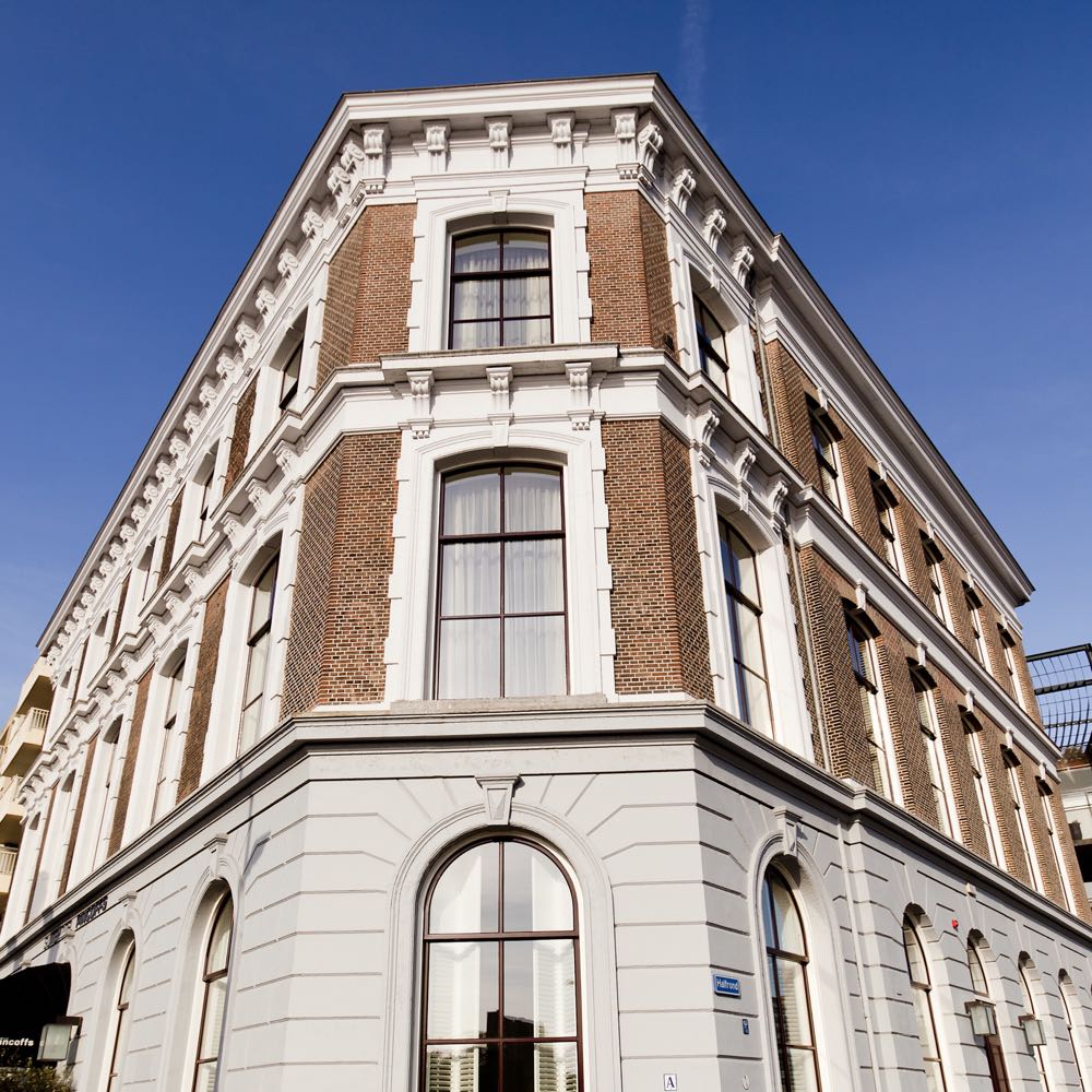 Karakteristieke gevel van het boutique hotel in Rotterdam
