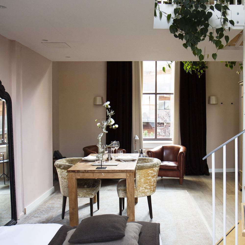 Diner op je kamer in het hotel in Rotterdam