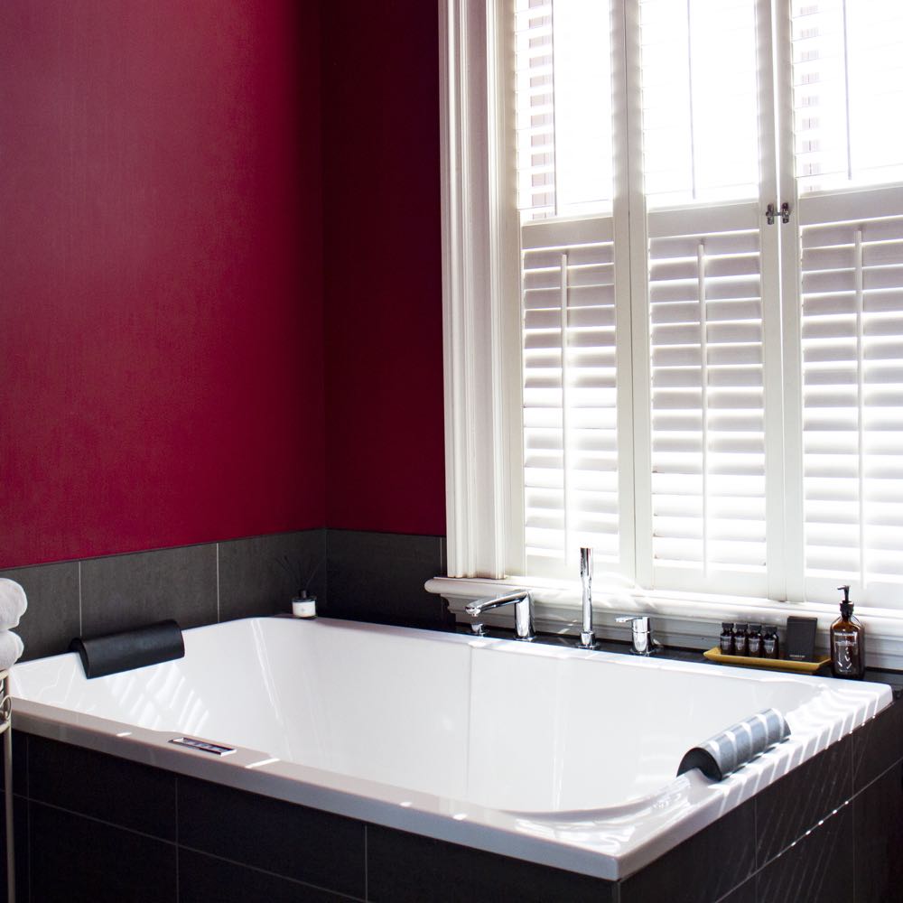 Luxe bad in de LOVE suite in het hotel