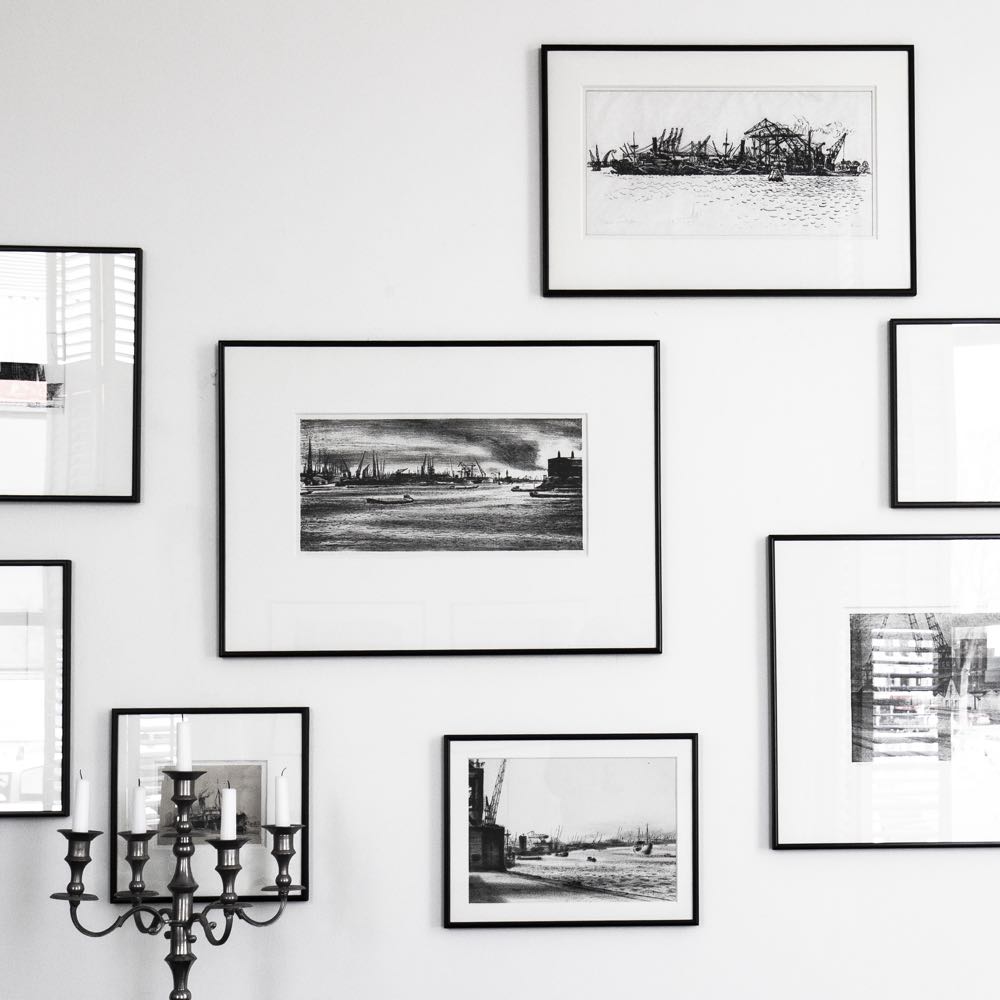 Zwart wit foto's aan de wand